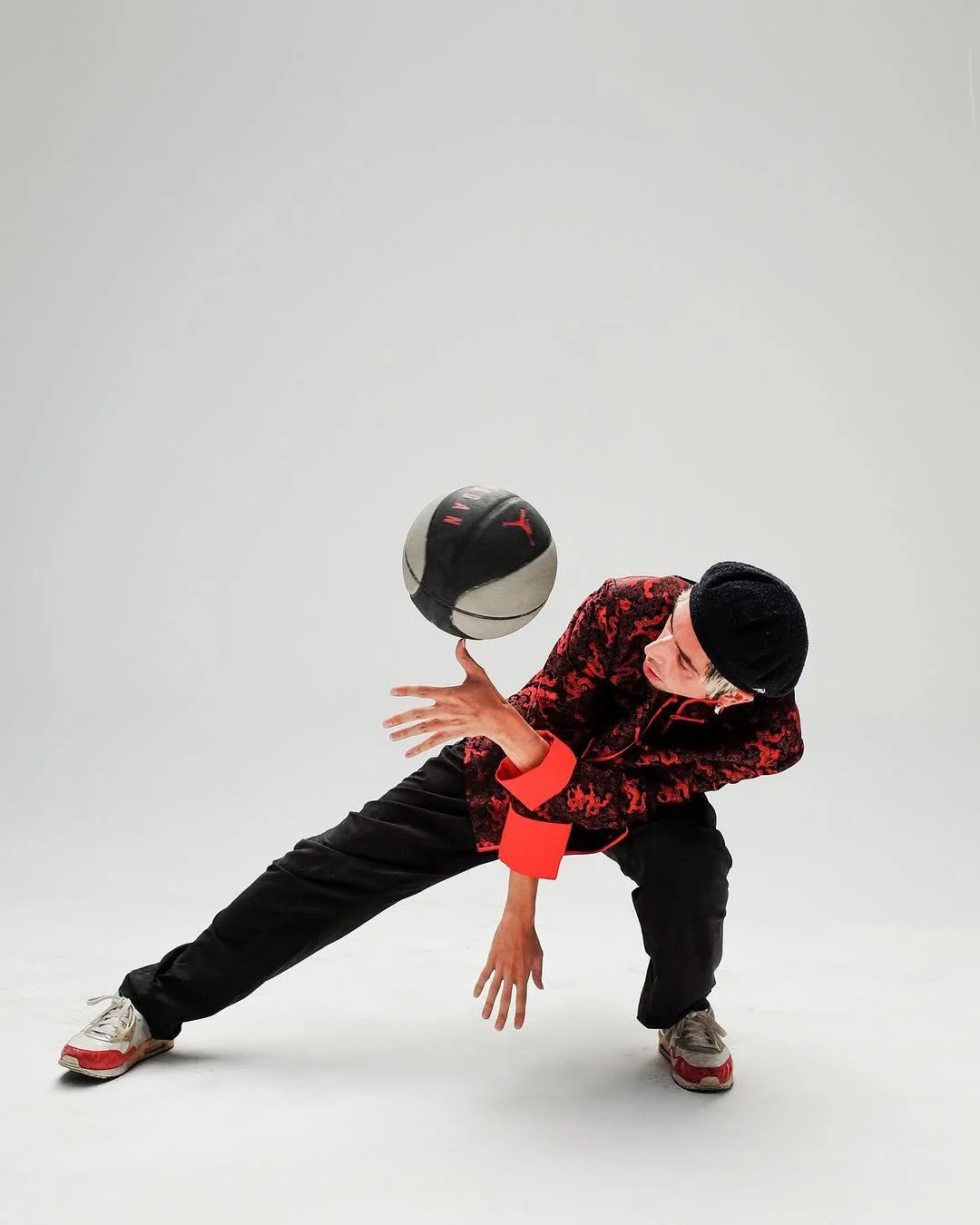 ZiNEZ ジンジ — イズム / EZMPros Inc.